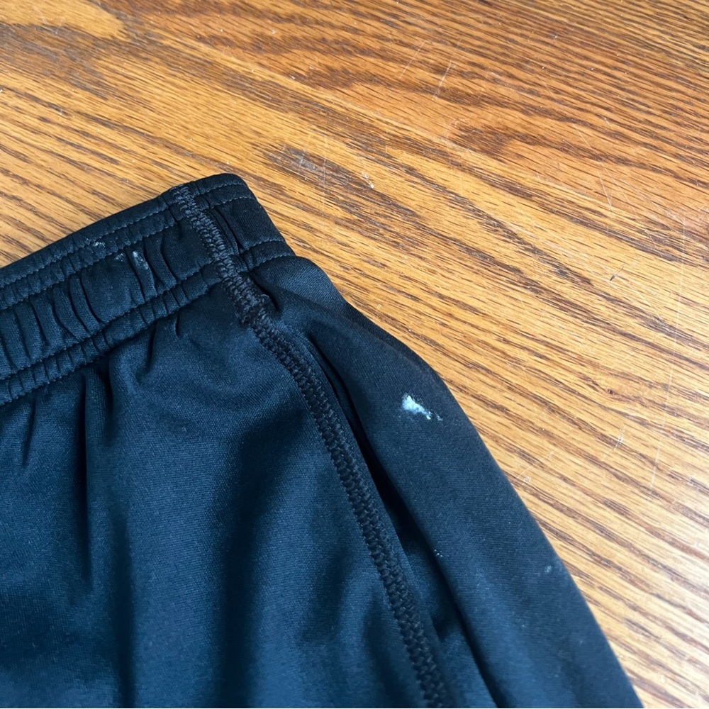 ◾️UNDER ARMOUR: Boy’s S, loose black athletic shorts preowned w/pockets◾️ - Picture 6 of 11